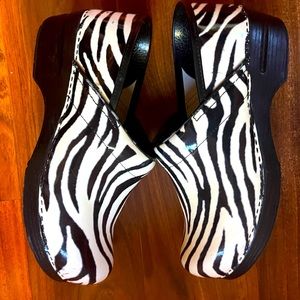 Dansko clogs zebra print sz 41 (10.5/11)